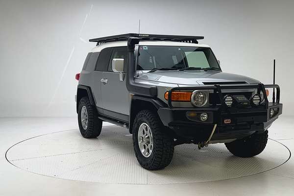 2012 Toyota FJ Cruiser GSJ15R thumb-4