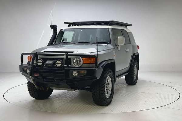 2012 Toyota FJ Cruiser GSJ15R thumb-5