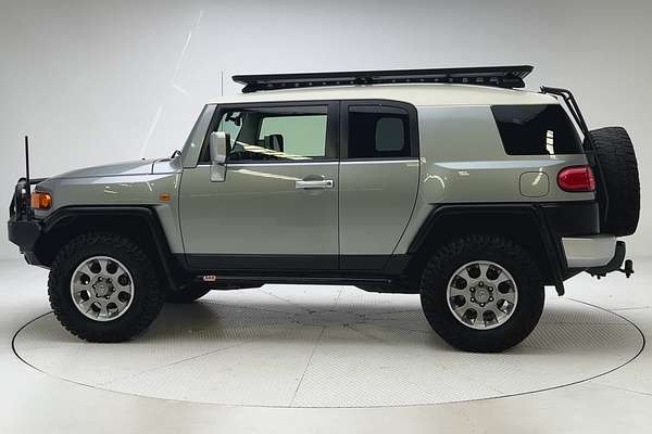 2012 Toyota FJ Cruiser GSJ15R thumb-7