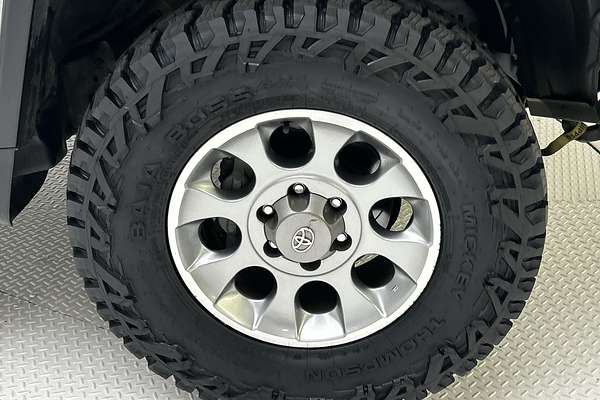 2012 Toyota FJ Cruiser GSJ15R thumb-9