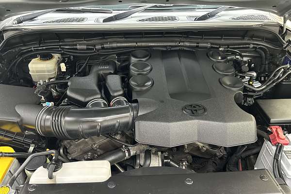 2012 Toyota FJ Cruiser GSJ15R thumb-10