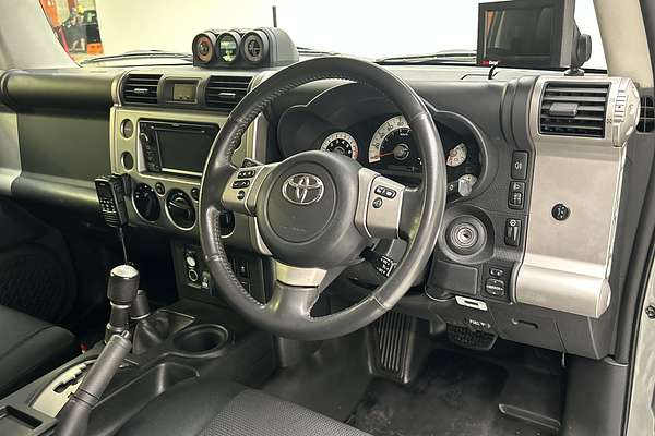 2012 Toyota FJ Cruiser GSJ15R thumb-19