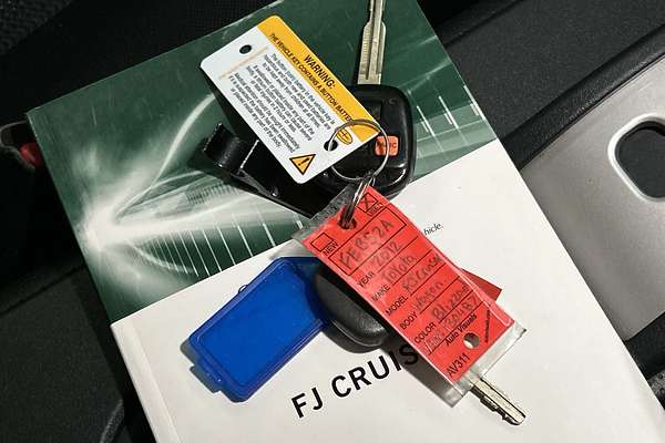 2012 Toyota FJ Cruiser GSJ15R thumb-22