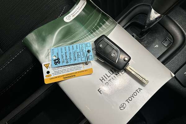 2022 Toyota Hilux SR GUN126R 4X4 thumb-22