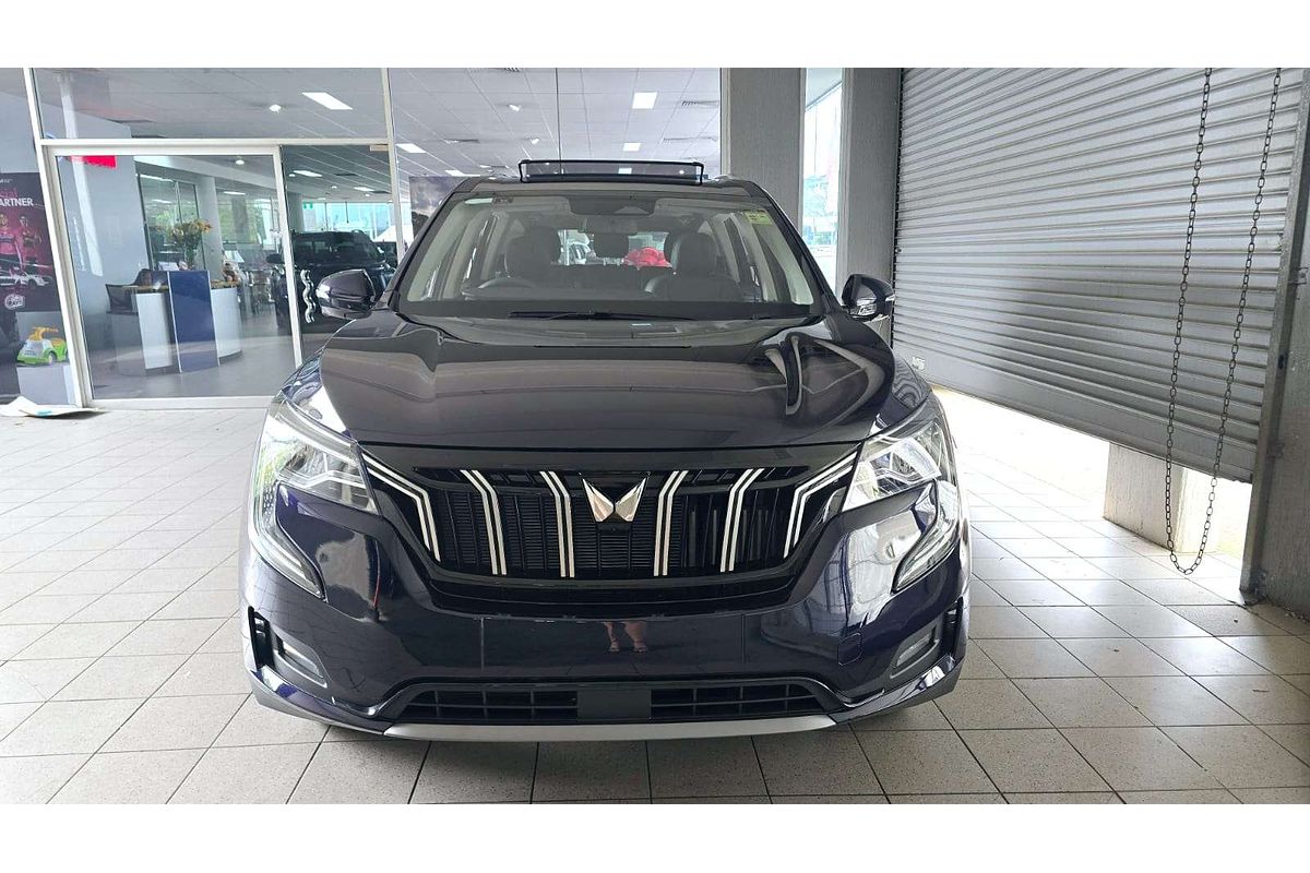 XUV700 AX7 L PET AT 7 SEATER BLK