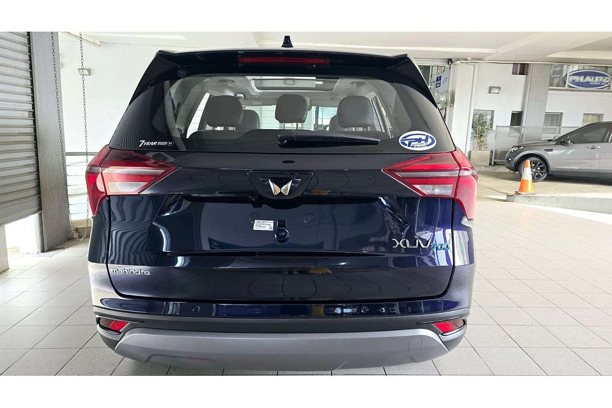 XUV700 AX7 L PET AT 7 SEATER BLK