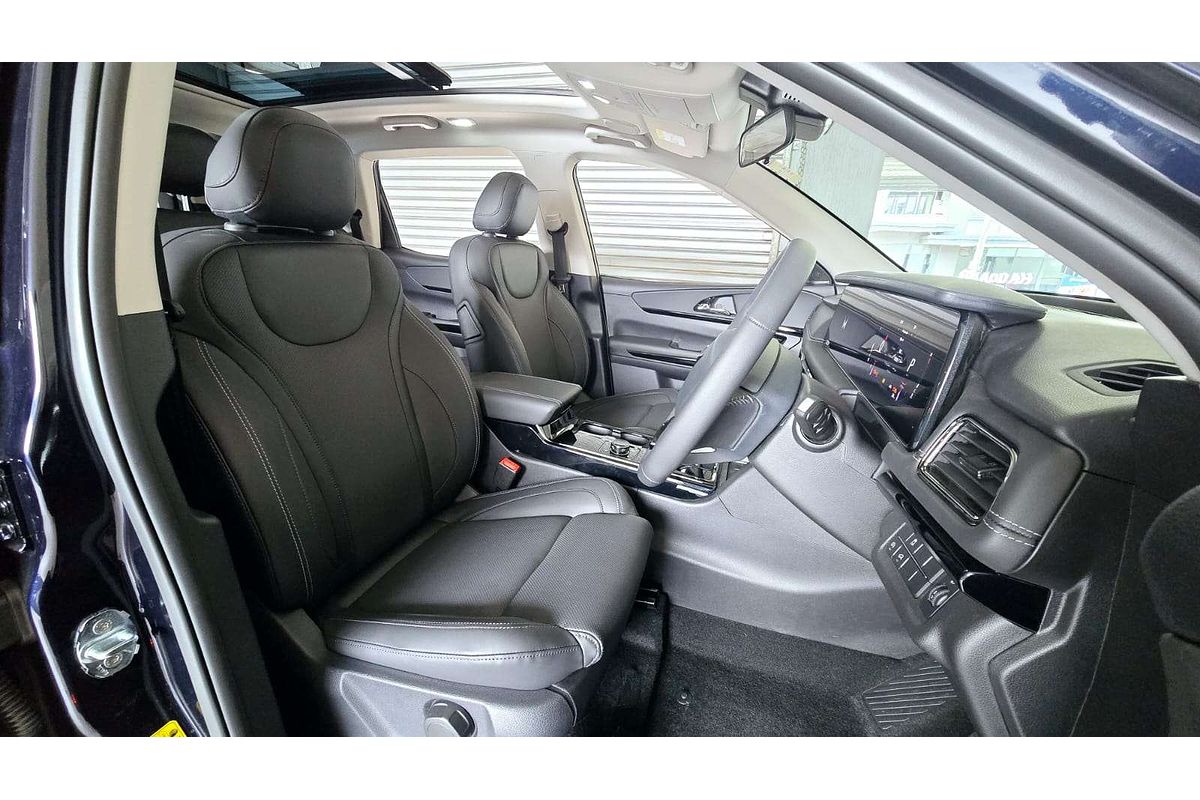 XUV700 AX7 L PET AT 7 SEATER BLK