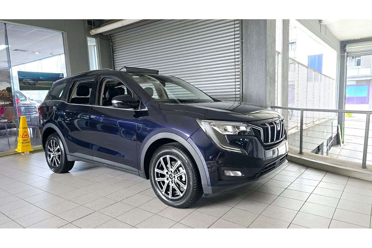 XUV700 AX7 L PET AT 7 SEATER BLK