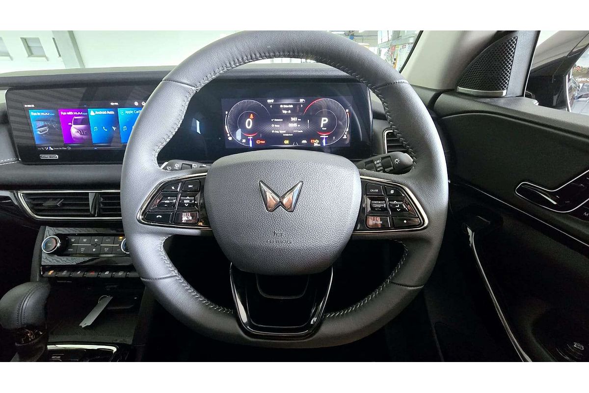 XUV700 AX7 L PET AT 7 SEATER BLK