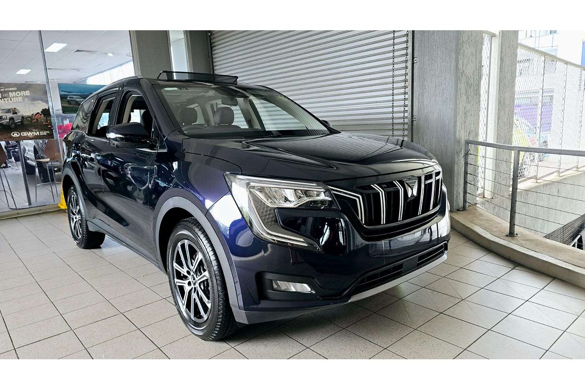 XUV700 AX7 L PET AT 7 SEATER BLK