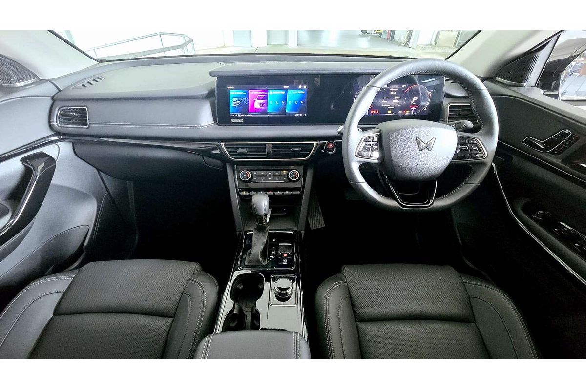 XUV700 AX7 L PET AT 7 SEATER BLK