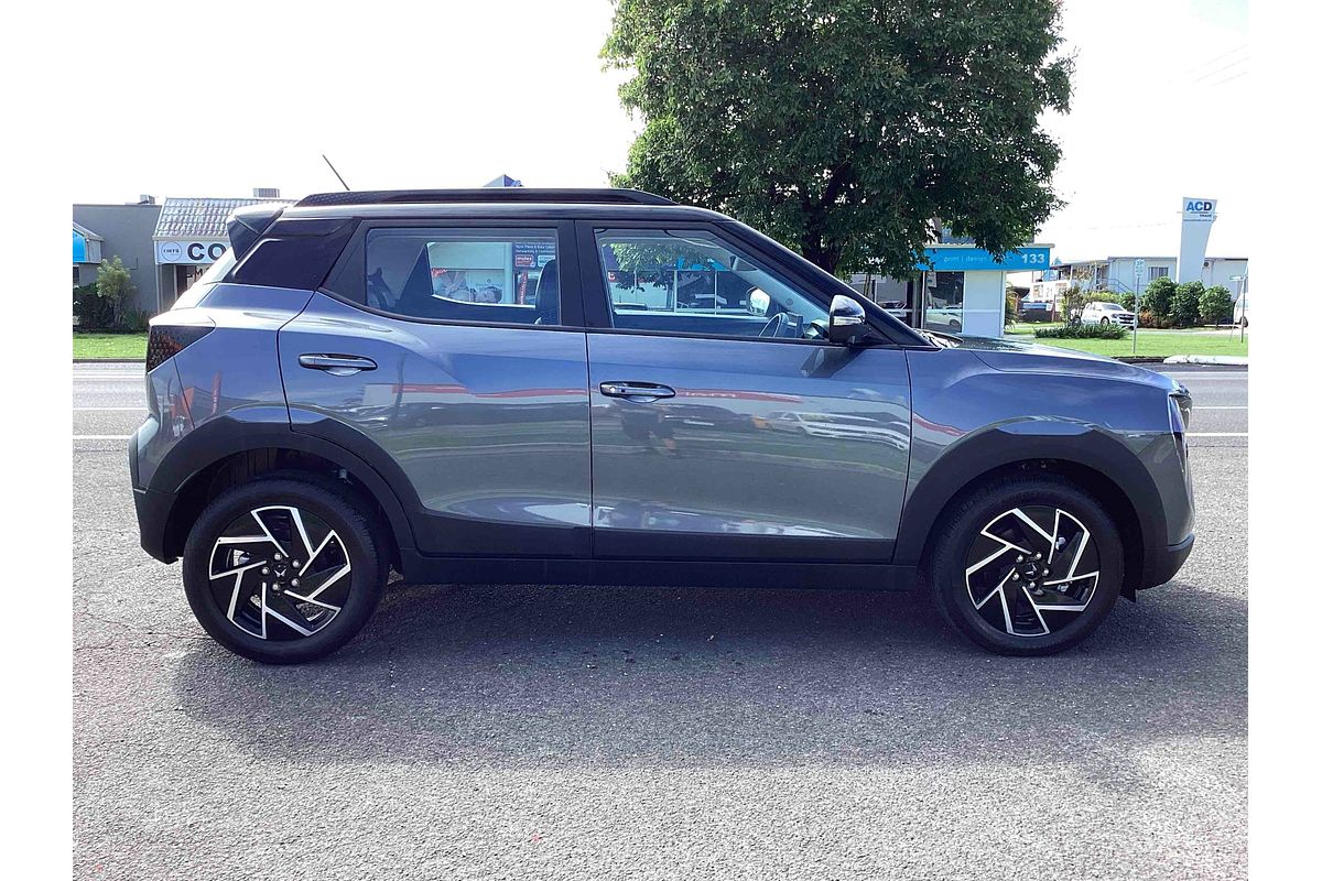 2025 Mahindra XUV3XO AX7L