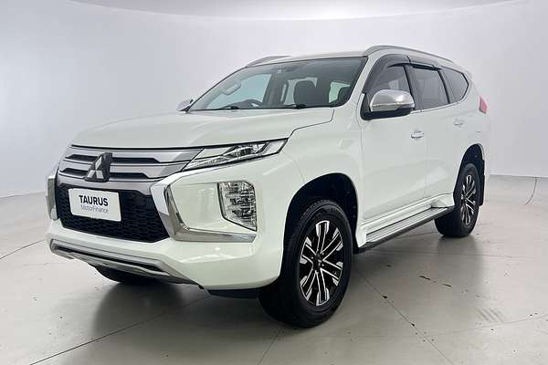 2022 Mitsubishi Pajero Sport GLS QF thumb-0