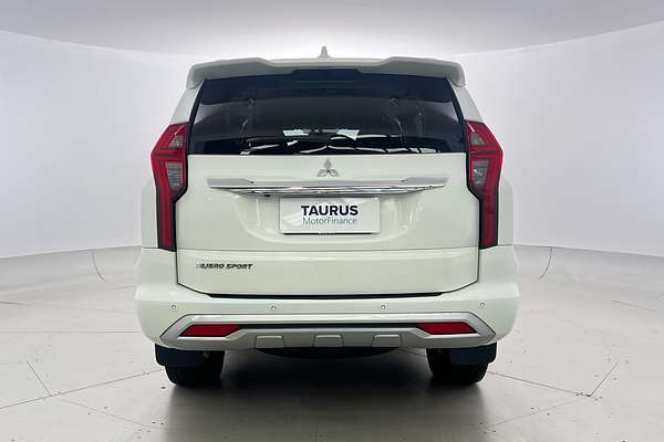 2022 Mitsubishi Pajero Sport GLS QF thumb-3