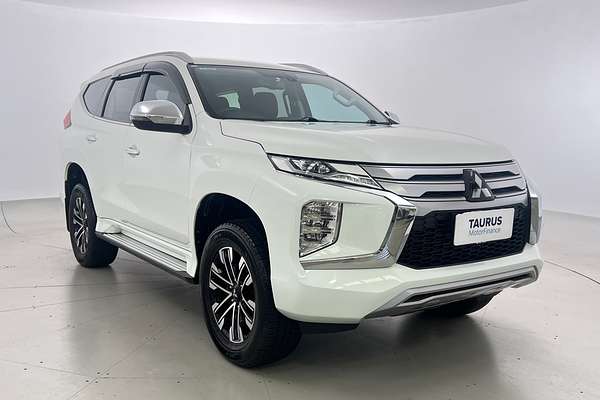 2022 Mitsubishi Pajero Sport GLS QF thumb-6