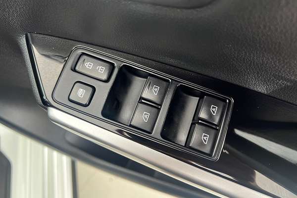 2022 Mitsubishi Pajero Sport GLS QF thumb-9