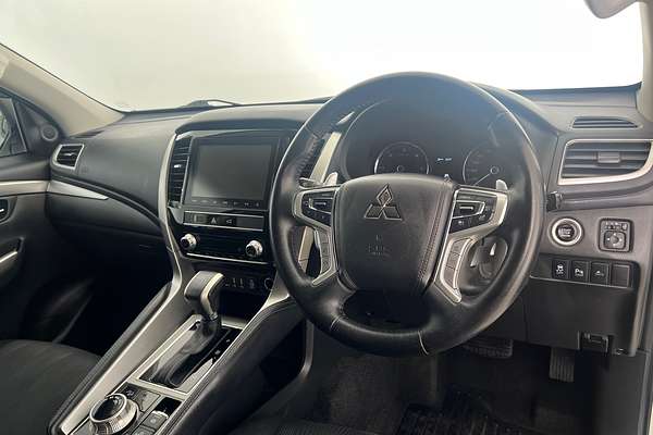 2022 Mitsubishi Pajero Sport GLS QF thumb-10