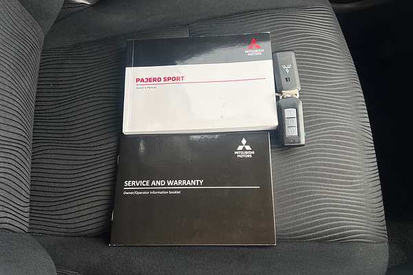 2022 Mitsubishi Pajero Sport GLS QF thumb-20