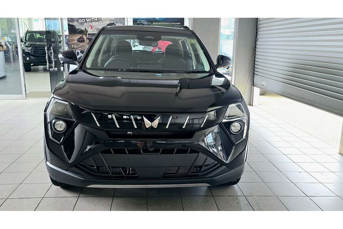 XUV 3X0 AX7L PM AT EXP ZY