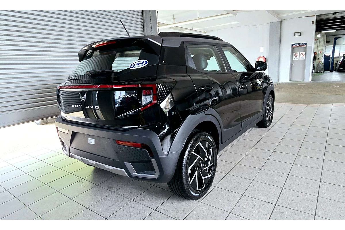 XUV 3X0 AX7L PM AT EXP ZY