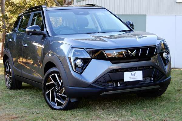 2025 Mahindra XUV 3XO AX7L