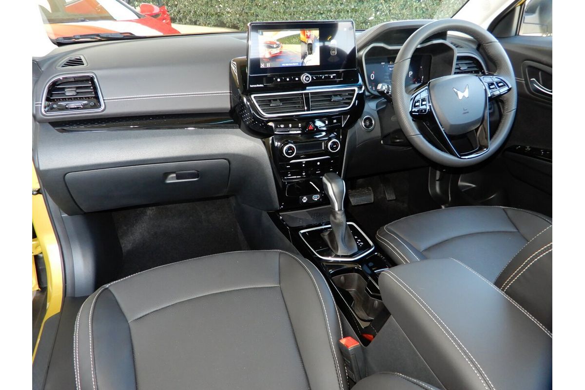 2025 Mahindra XUV 3XO AX7L