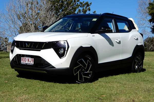 2025 Mahindra XUV 3XO AX7L