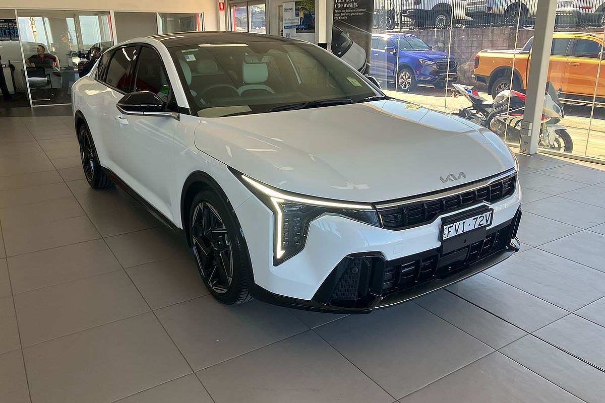 2025 Kia K4 GT-Line CL4m