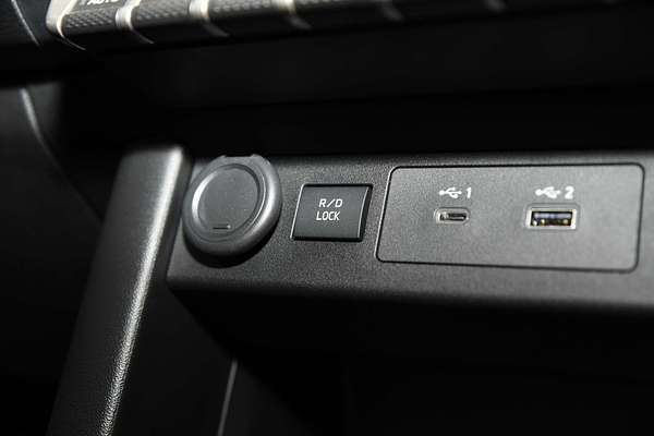 2025 Mitsubishi Triton GSR MV 4X4 thumb-27