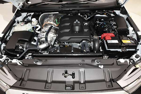 2025 Mitsubishi Triton GSR MV 4X4 thumb-8