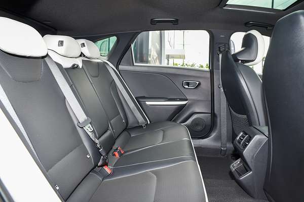 2025 Kia K4 GT-Line CL4m thumb-8