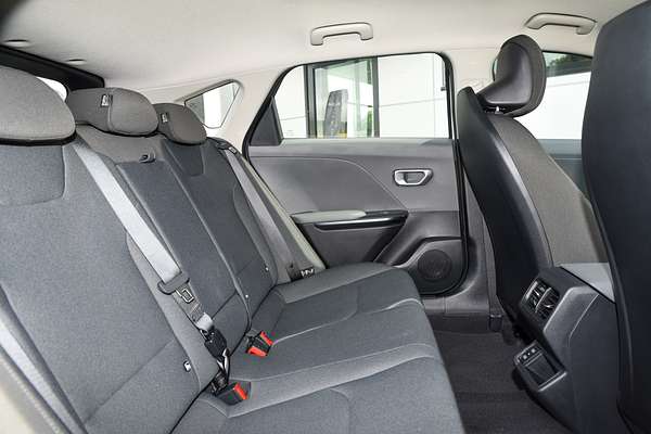 2025 Kia K4 S CL4m thumb-8