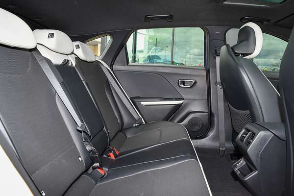 2025 Kia K4 GT-Line CL4m thumb-8