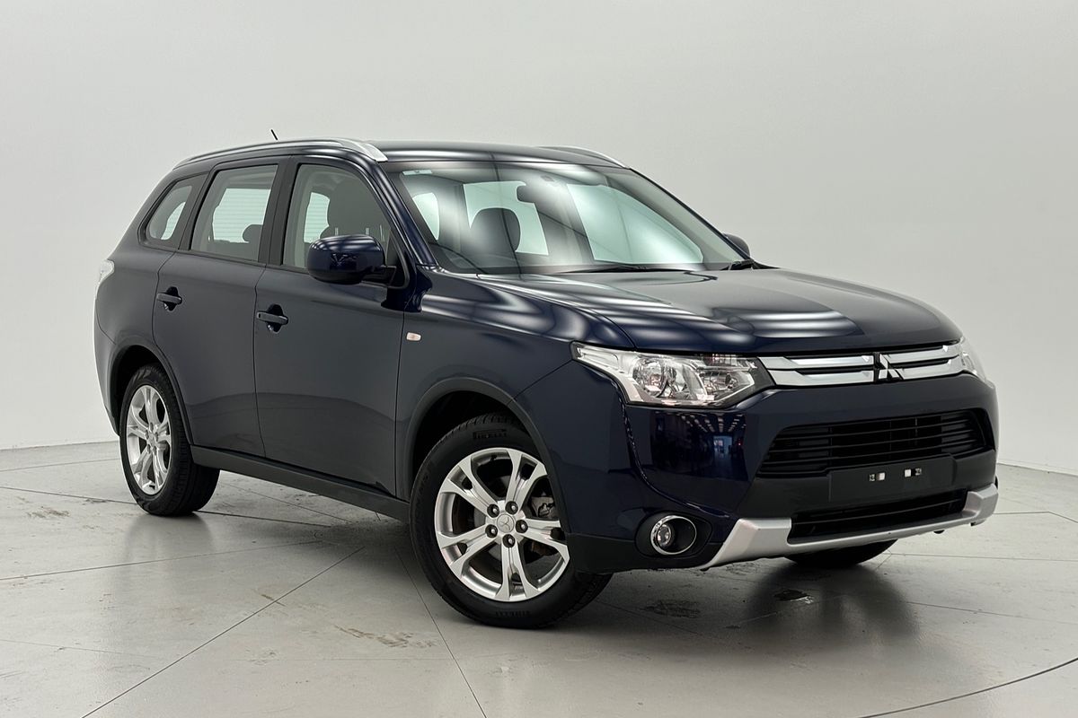 2014 Mitsubishi OUTLANDER ES (4x2) CONTINUOUS VARIABLE 4D WAGON 4CYL 2014 Mitsubishi OUTLANDER ES (4x2) CONTINUOUS VARIABLE 4D WAGON 4CYL