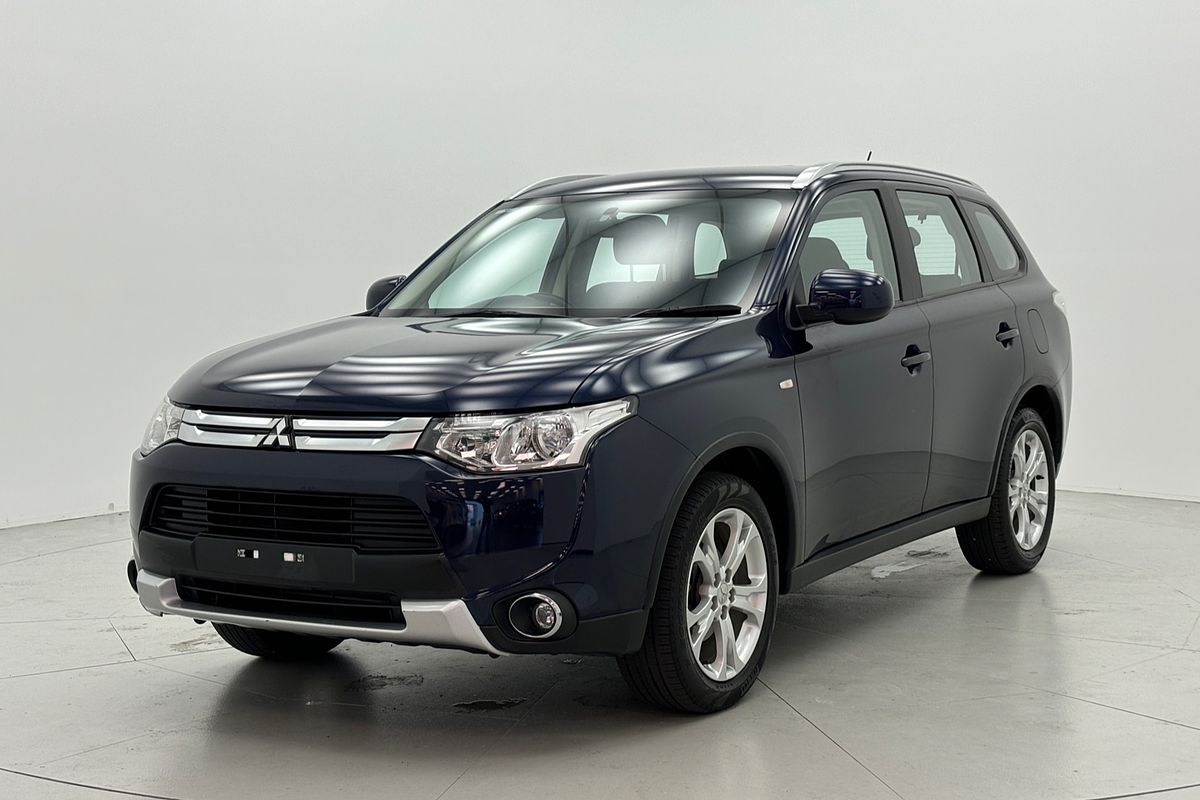 2014 Mitsubishi OUTLANDER ES (4x2) CONTINUOUS VARIABLE 4D WAGON 4CYL 2014 Mitsubishi OUTLANDER ES (4x2) CONTINUOUS VARIABLE 4D WAGON 4CYL