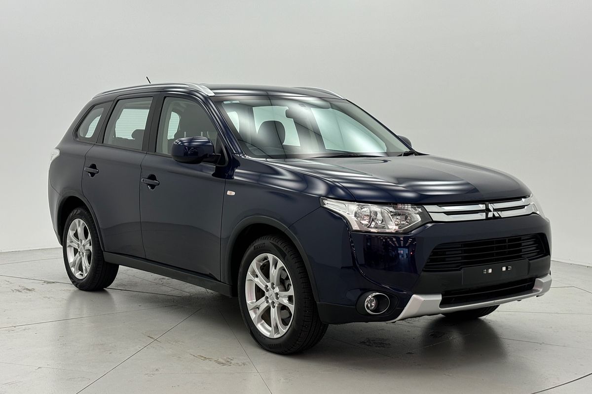 2014 Mitsubishi OUTLANDER ES (4x2) CONTINUOUS VARIABLE 4D WAGON 4CYL 2014 Mitsubishi OUTLANDER ES (4x2) CONTINUOUS VARIABLE 4D WAGON 4CYL