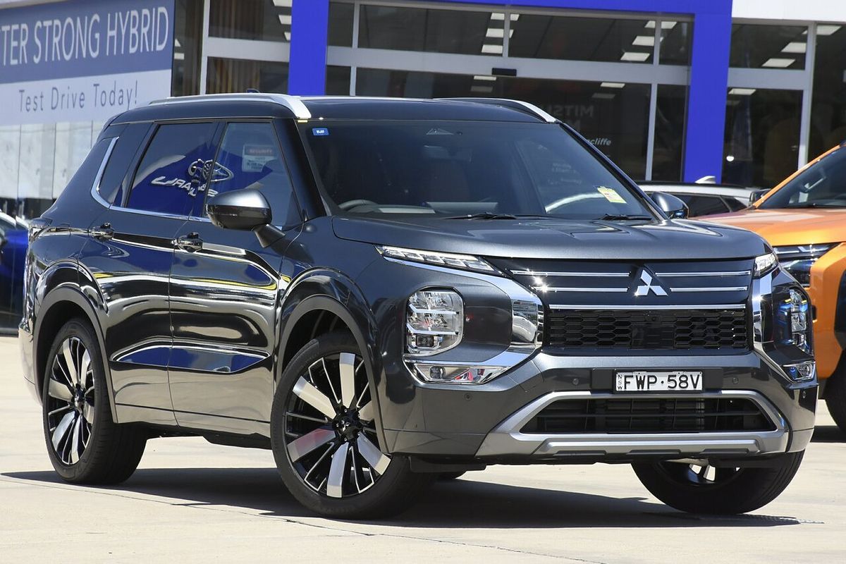 2025 Mitsubishi Outlander Exceed Tourer ZM