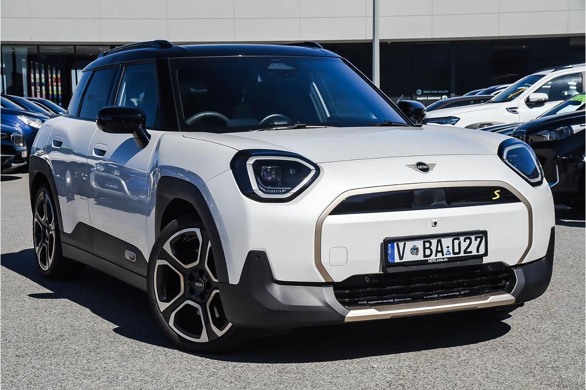 2025 MINI Aceman SE Favoured J05