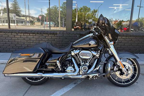 2022 Harley-Davidson Street Glide Special 114 (FLHXS) Touring