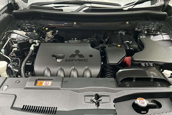 2019 Mitsubishi Outlander ES ZL thumb-10