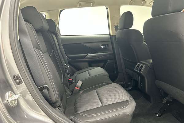 2019 Mitsubishi Outlander ES ZL thumb-11