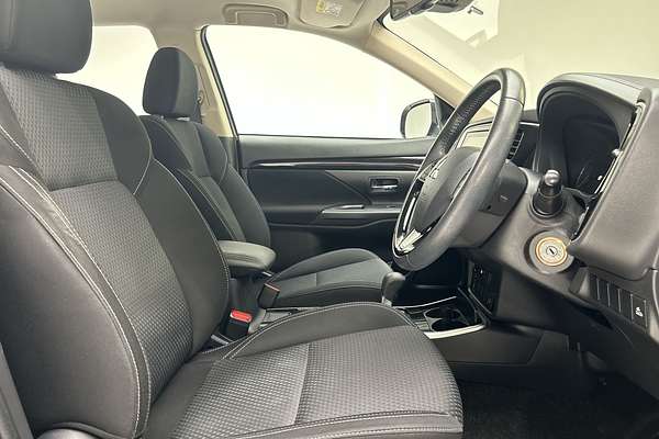 2019 Mitsubishi Outlander ES ZL thumb-12