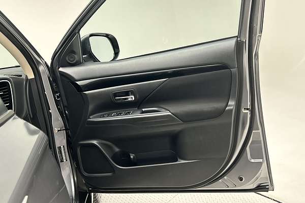 2019 Mitsubishi Outlander ES ZL thumb-18