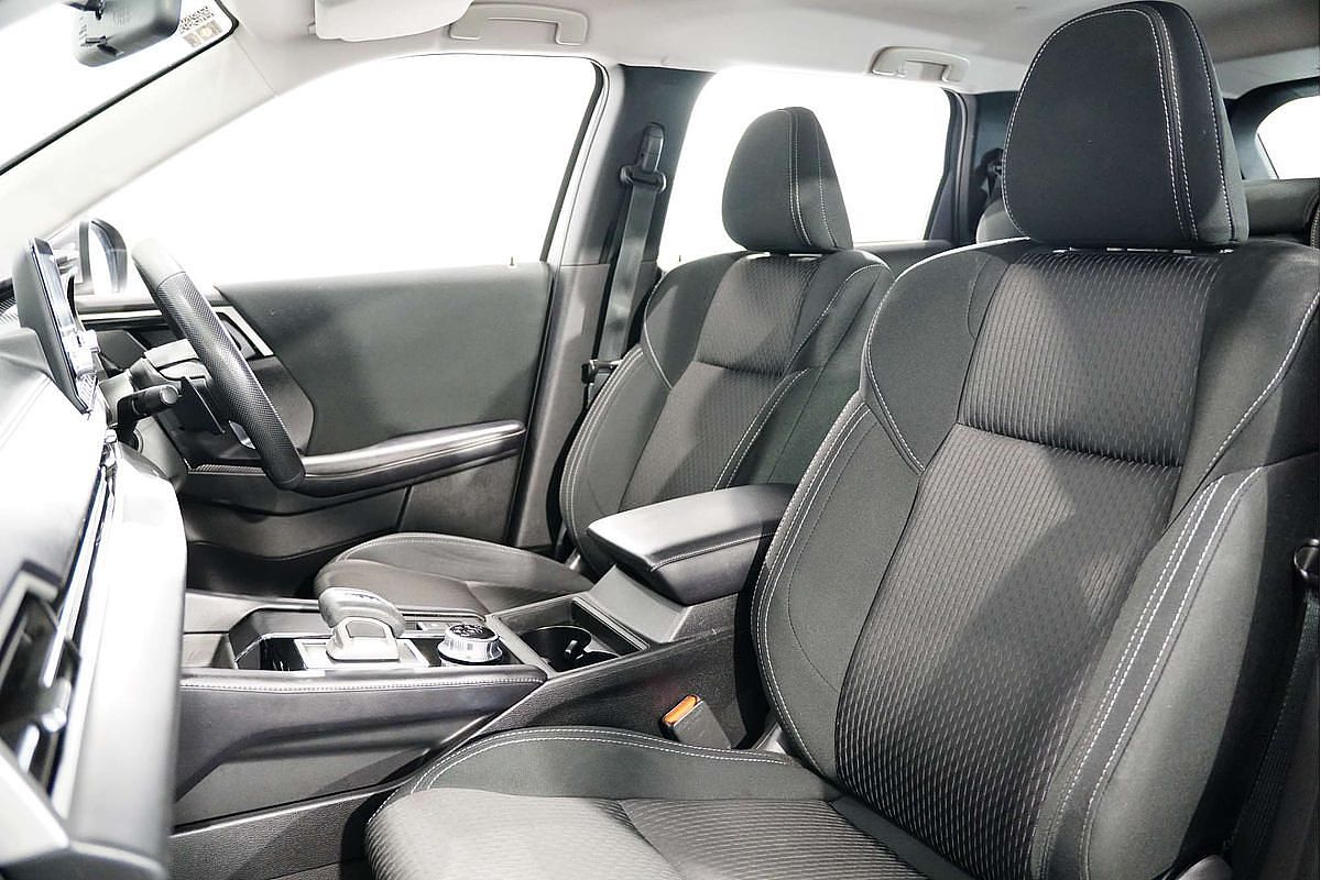 2023 Mitsubishi Outlander ES ZM