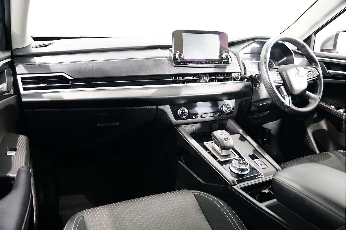 2023 Mitsubishi Outlander ES ZM