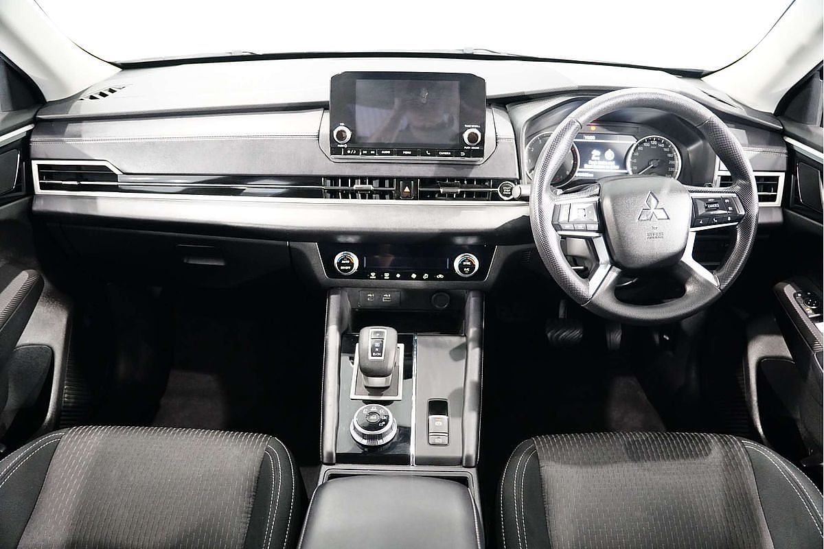 2023 Mitsubishi Outlander ES ZM