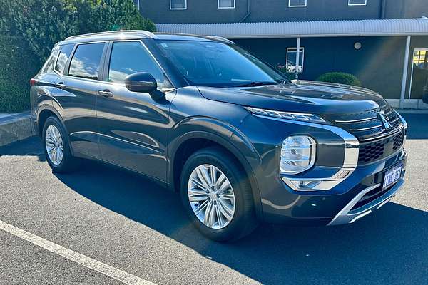 2025 Mitsubishi Outlander LS ZM