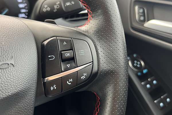 2019 Ford Focus ST-Line SA thumb-12