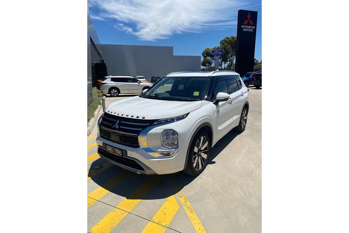 2025 Mitsubishi Outlander Exceed ZM
