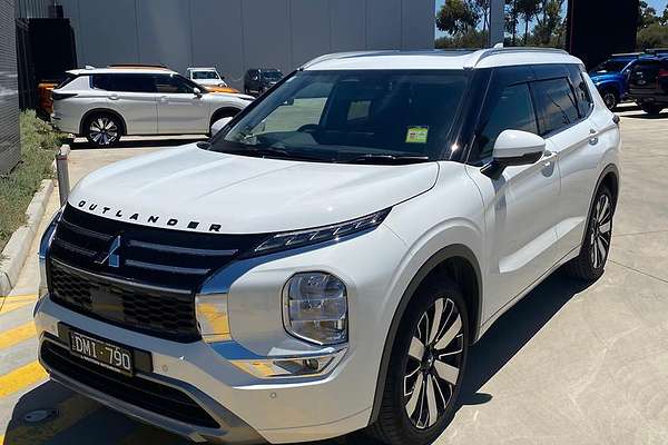 2025 Mitsubishi Outlander Exceed ZM